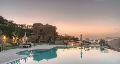 Farmhouse with infinity pool: A unique experience-Aquamarina