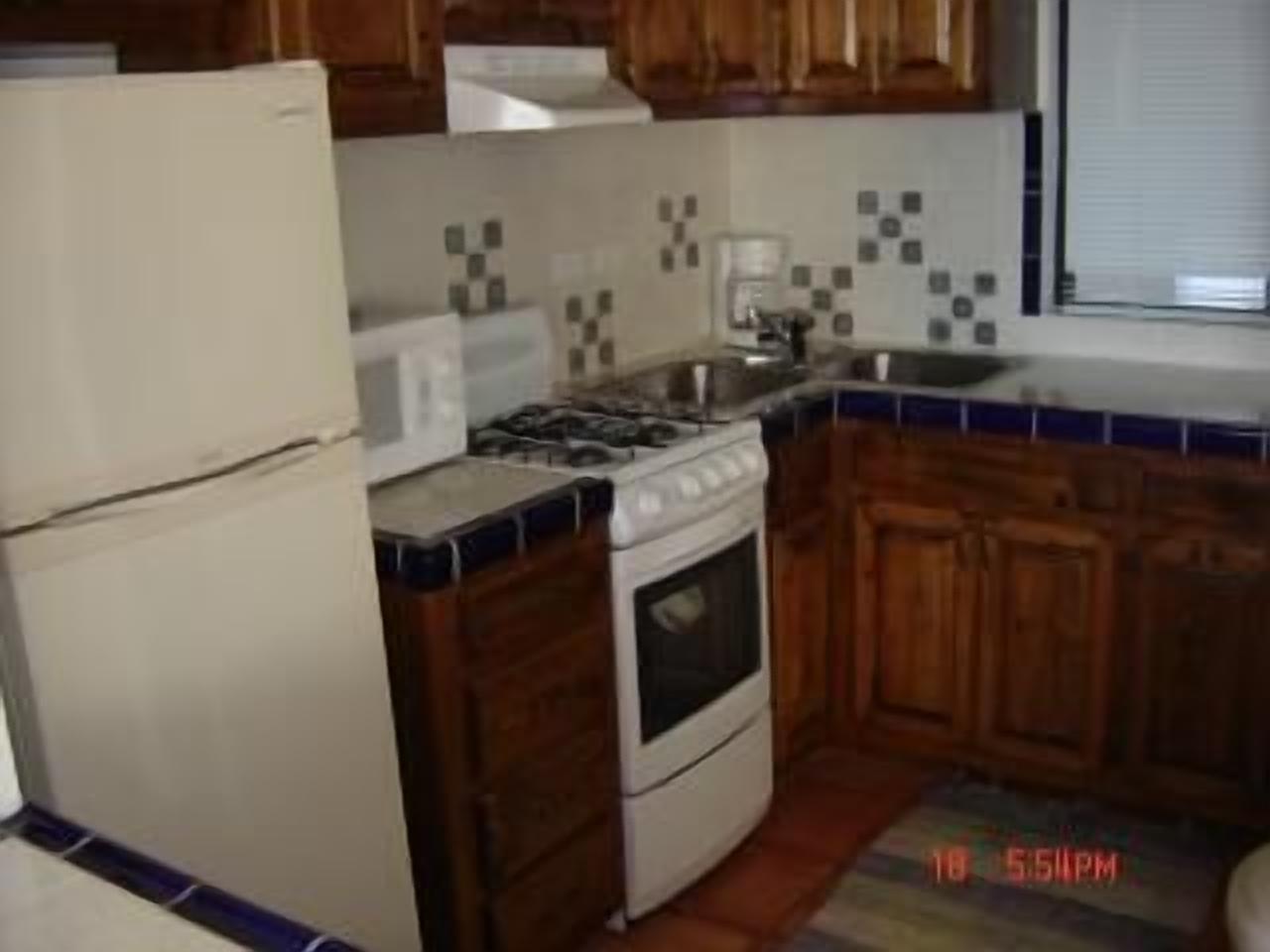 Fridge, oven, stovetop, coffee/tea maker