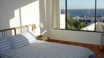 2 bedrooms, bed sheets