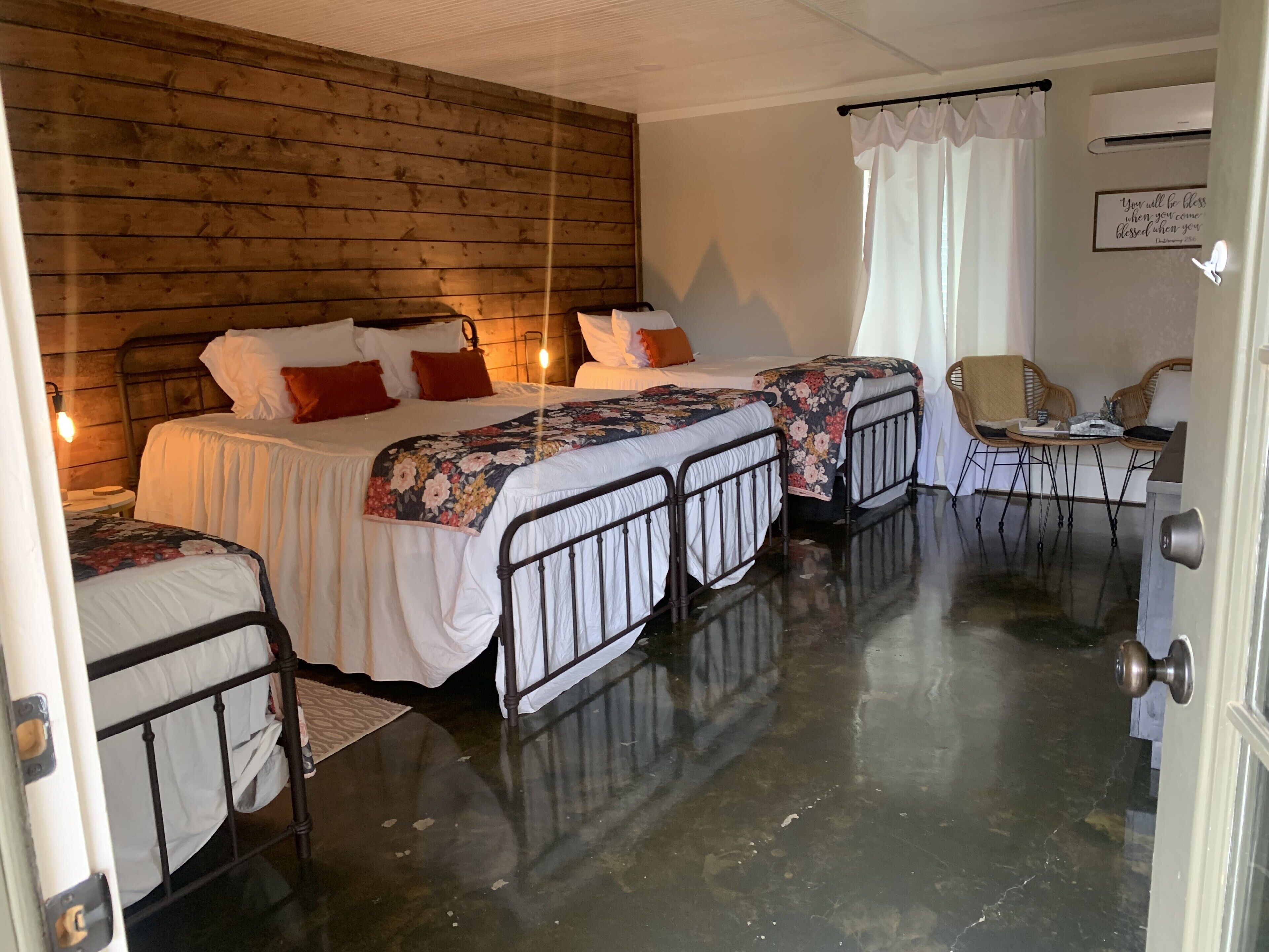 1 habitación, tabla de planchar con plancha, wifi y ropa de cama 