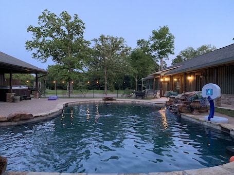 Outdoor pool. Experience East TX@ElKen Retreat:Spa,Pool,Hot tub,Massage,Breakfast,Relax Suite2