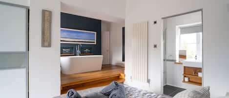 4 室のベッドルーム、インターネット、ベッドシーツ