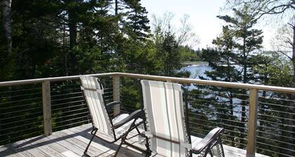 Tranquille chalet en bord de mer sur la baie de Wohoa