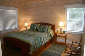 2 bedrooms, WiFi, bed sheets - Tranquil oceanfront cottage on Wohoa Bay (Addison)