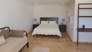 3 bedrooms, desk, iron/ironing board, travel crib