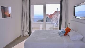 5 camere, una cassaforte in camera, una scrivania, insonorizzazione