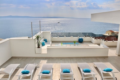 Luxurious and Modern with Pool, Roofdeck, and Views! VillaMelCroatia