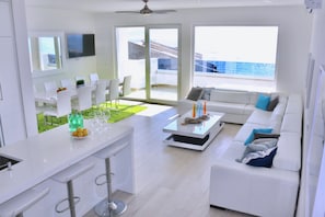 Televisie, boeken, een muziekbibliotheek en een stereo