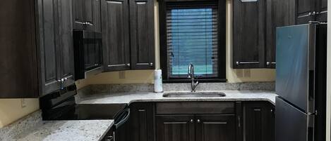 冰箱、微波炉、烤箱、炉灶