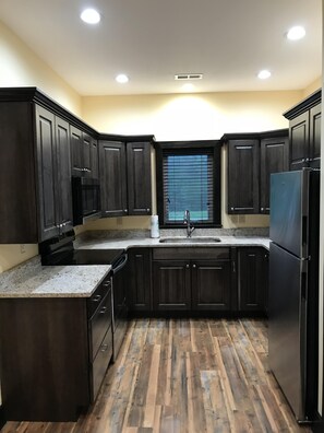 冰箱、微波炉、烤箱、炉灶