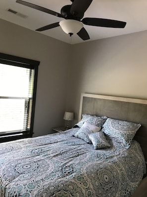 2 bedrooms, iron/ironing board, free WiFi, bed sheets