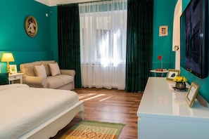 1 bedroom, desk, iron/ironing board, WiFi (free)