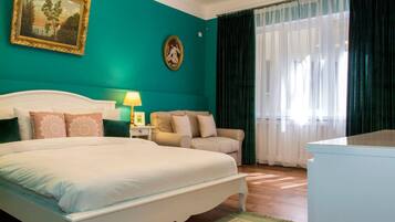 1 habitación, escritorio, tabla de planchar con plancha y wifi