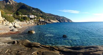 Cottage romantique sur la cĂŽte du soleil Ă 80 m de la ro mer. Chiessi