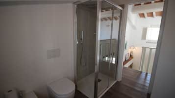 Doccia, asciugacapelli, bidet, asciugamani