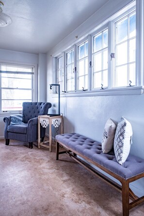 TV - Nelson Inn - Heritage B (Sheridan)