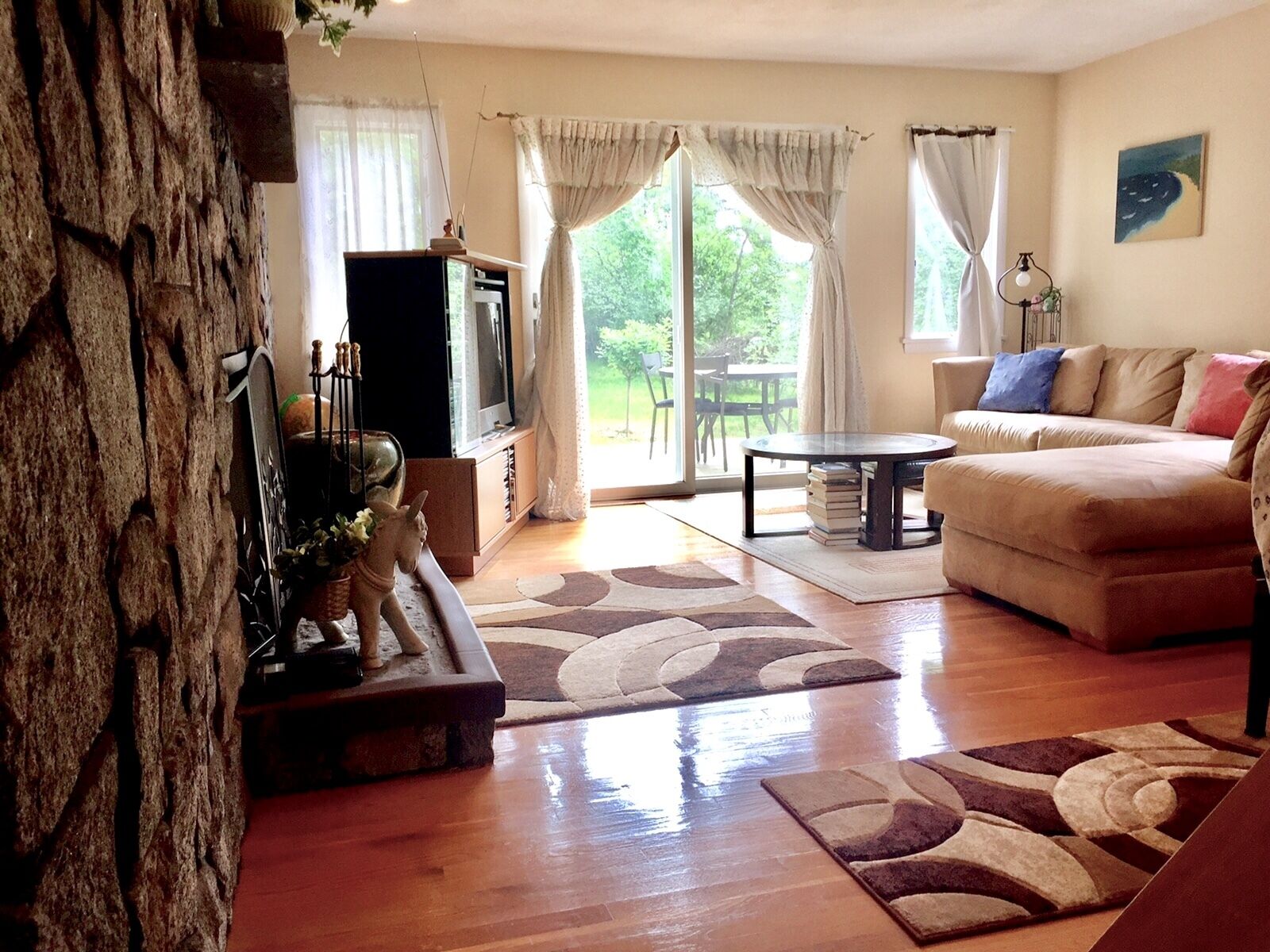 Quiet Entire Home/Office - Best Location - Walk to Train/Colleges/Grocery
