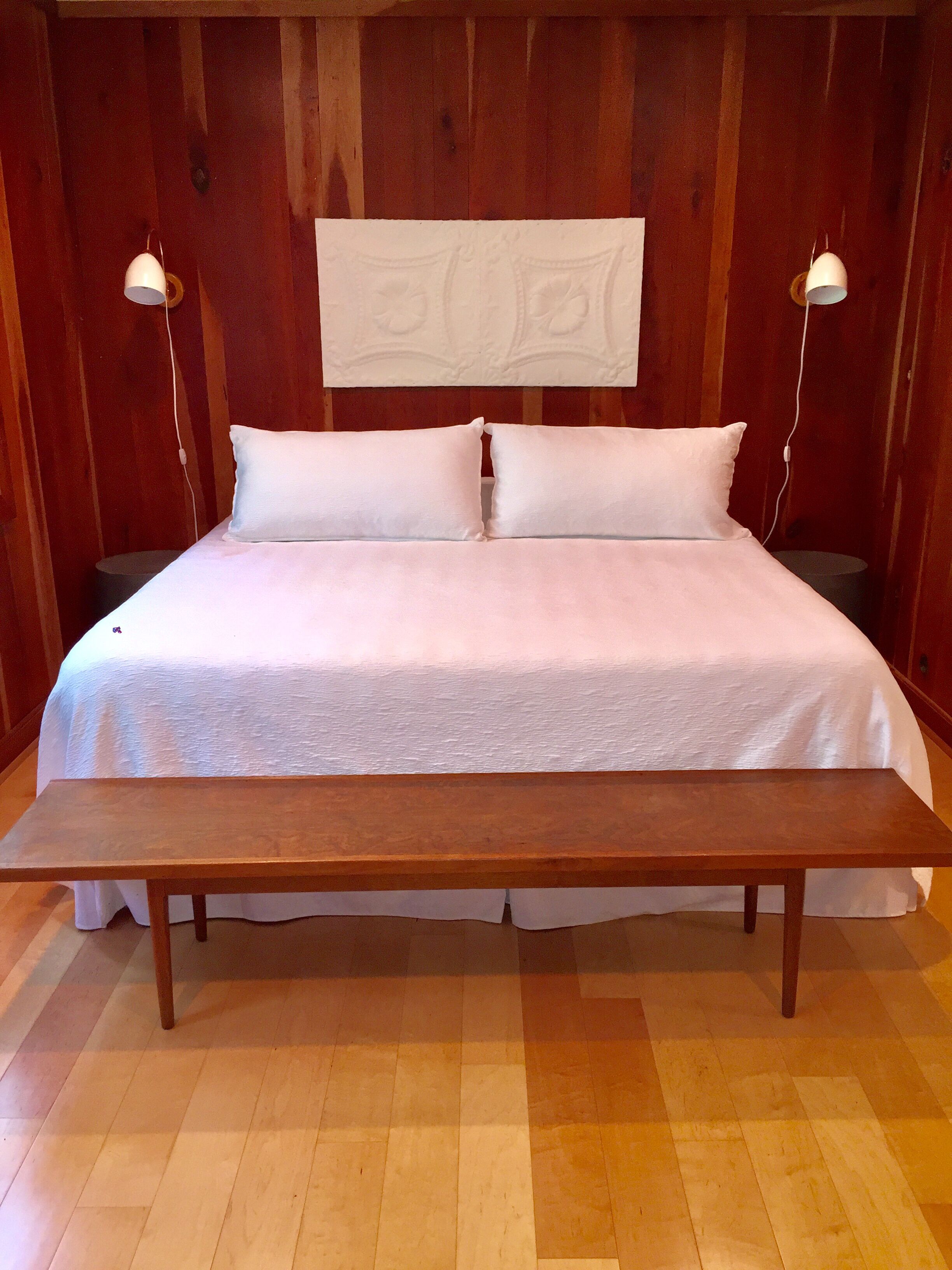 Oxford Retreat - 4B/4B Newly Renovated Cabin 15 Minutes From Downtown Oxford!