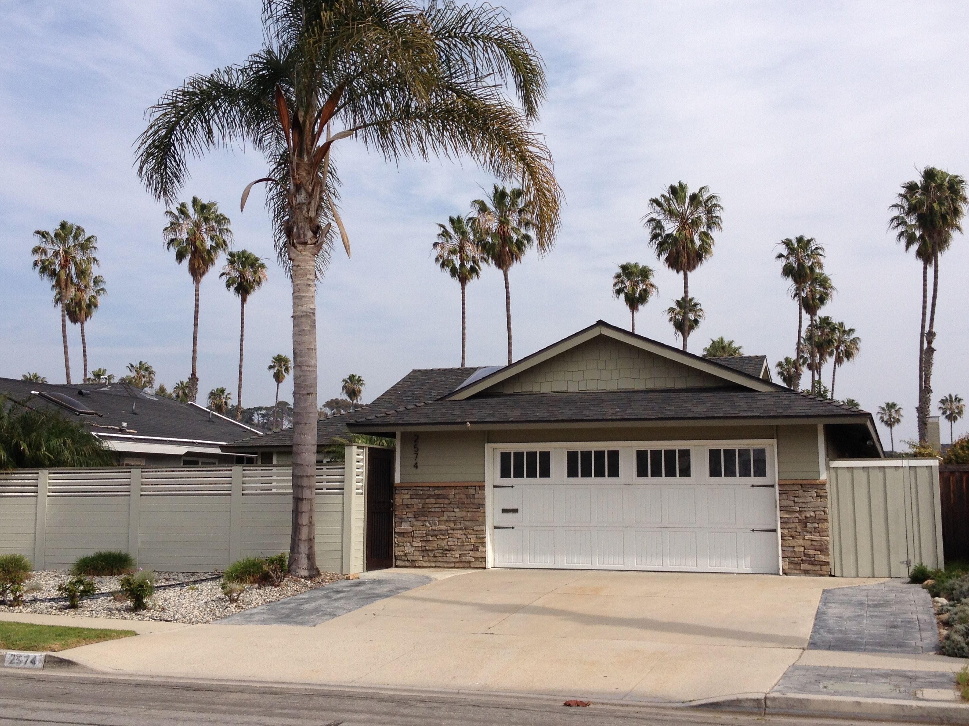 Single Story Ventura Keys 4 Bedrm 3 Bathroom  1 Block walk to Beach 