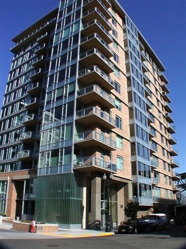 River Front Portland Oregon Condo $9000 a mo. Less than hotels!