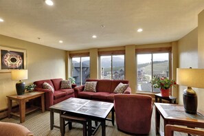 スマートテレビ、暖炉、テレビゲーム