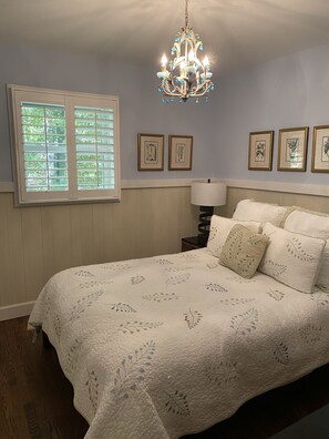 2 bedrooms, desk, iron/ironing board, travel crib