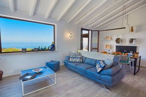Smart TV, DVD player