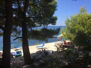 Property grounds - Top studio for 2-3 people, directly on the sea, boat mooring, bike hit! (Blato)