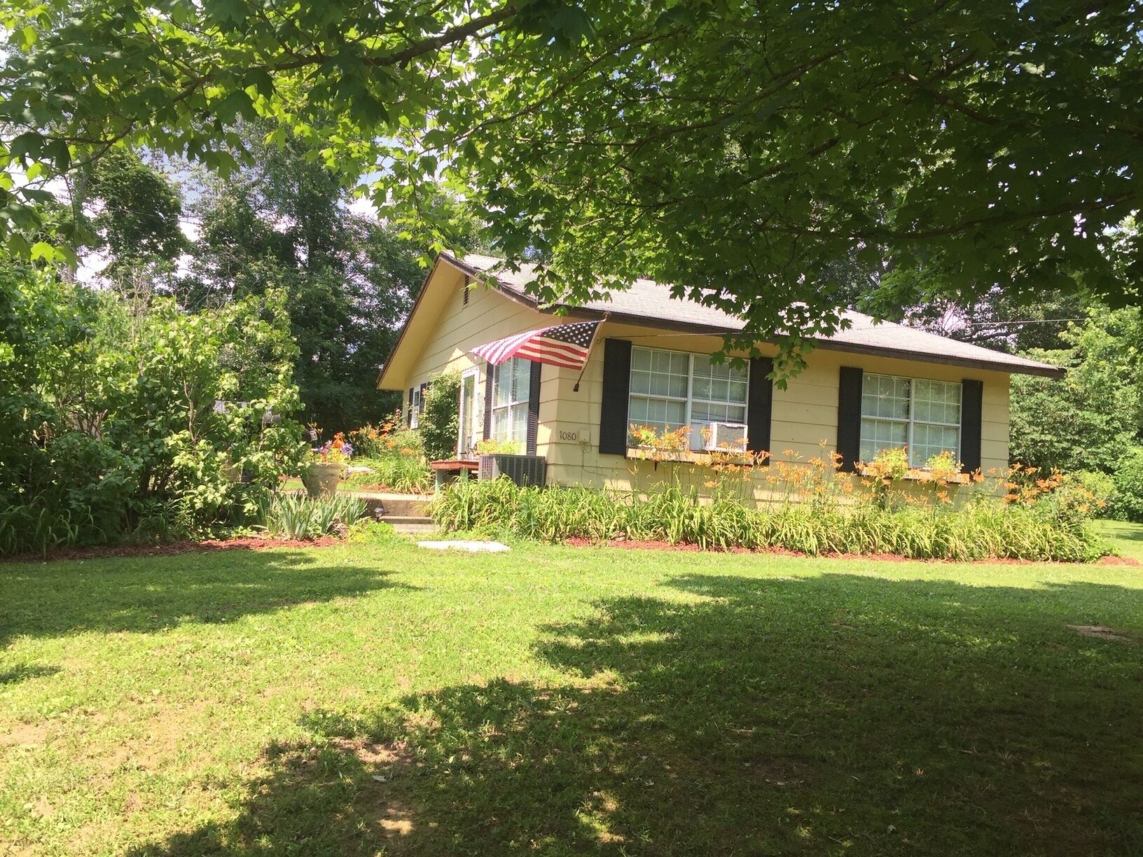 Quaint Cottage ~ Close by the St. Francis River ~ Star Gazing is Spectacular ~ 