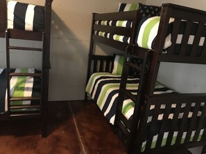 8 quartos, Wi-Fi, roupa de cama
