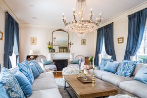 TV, fireplace, DVD player, books