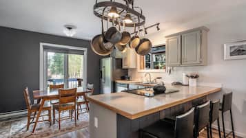 KĂŒhlschrank, Mikrowelle, Ofen, Herdplatte