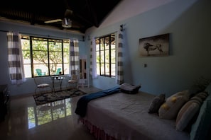4 habitaciones, escritorio, tabla de planchar con plancha y wifi gratis