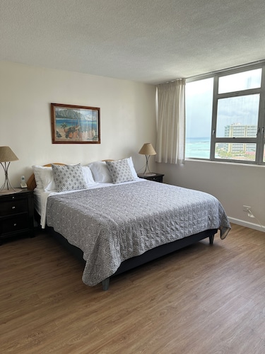 Private One Bedroom Condo in the heart of Waikiki