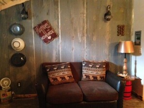 テレビ、暖炉、DVD プレーヤー