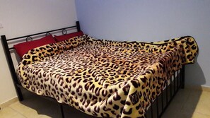 3 chambres, fer et planche à repasser, Wi-Fi gratuit, draps fournis