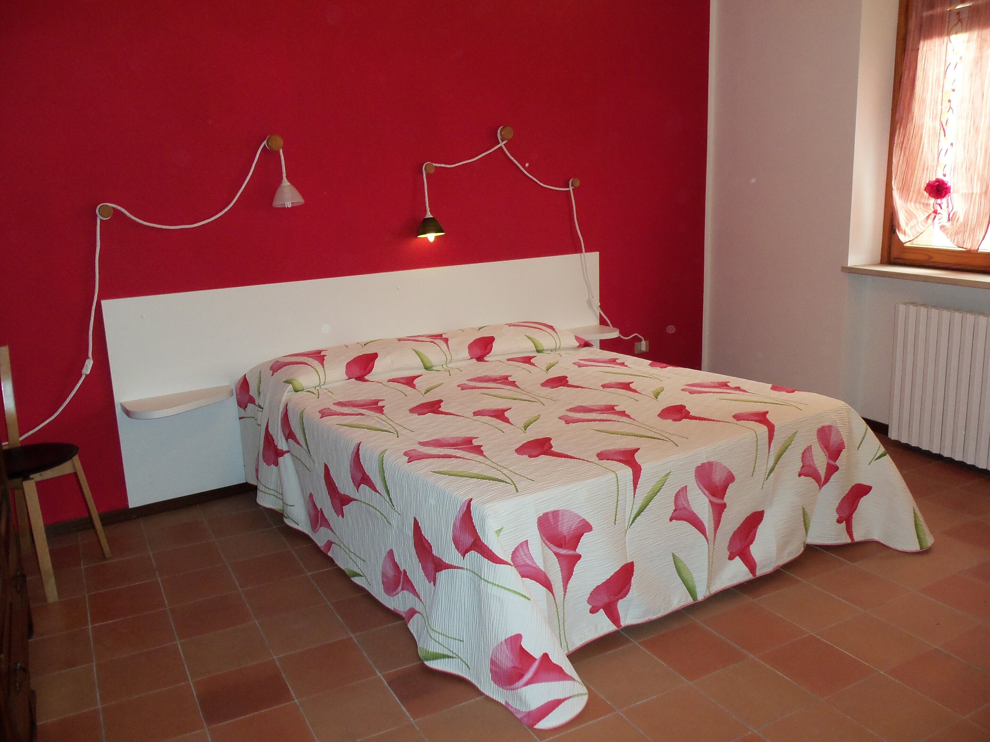 1 slaapkamer, een strijkplank/strijkijzer, wifi, beddengoed