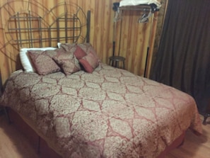 1 habitación, acceso a internet y ropa de cama