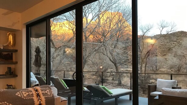 A spacious balcony with a view of a rocky landscape and trees. There are two lounge chairs and a small table with a chair. - OBSERVATION POINT- 2 Miles from main entrance to ZNP New Barrel Sauna by river (Springdale)