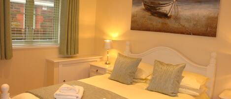 2 habitaciones, tabla de planchar con plancha, wifi y ropa de cama