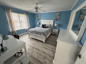 2 عدّة غرف نوم ومكتب وواي فاي مجانًا وملاءات أسرّة