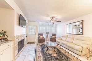 Smart TV, chimenea y reproductor de DVD 