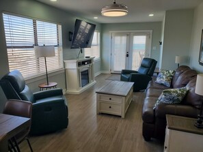 TV, fireplace, DVD player, books