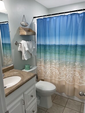 Combined shower/bathtub, towels, toilet paper -  Beautiful, convenient location No hallways or elevators. Large private porch (Gulf Shores)