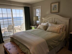 4 bedrooms, desk, iron/ironing board, free WiFi