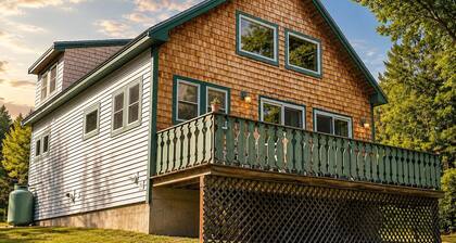 Chalet • Jacuzzi Tub • Nordic Village Pools • Sleeps 7 • Near Storyland & Skiing