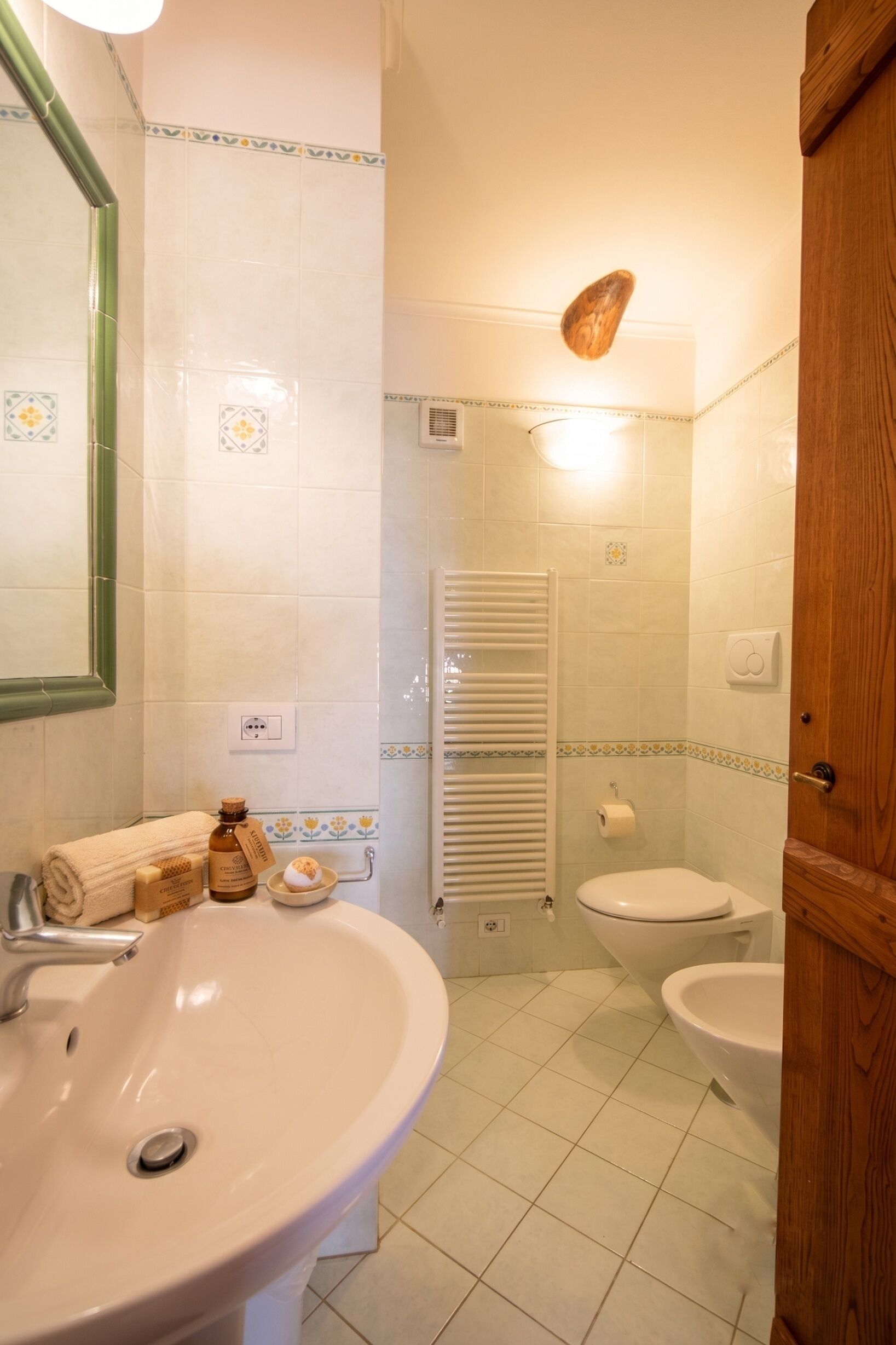 Dusche, Haartrockner, Bidet, Handtücher
