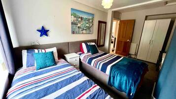 3 bedrooms, desk, iron/ironing board, travel crib