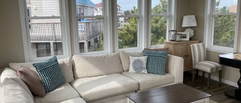 Smart-TV, Kamin, Videospiele, DVD-Player