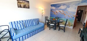 Dining - Large apartment, sleeps 6, close to the town center and the beach (Unknown)